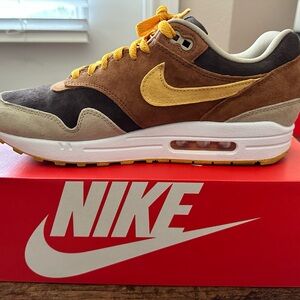 Nike Air Max 1 PRM, pecan/yellow ochre. Men’s size 10.5